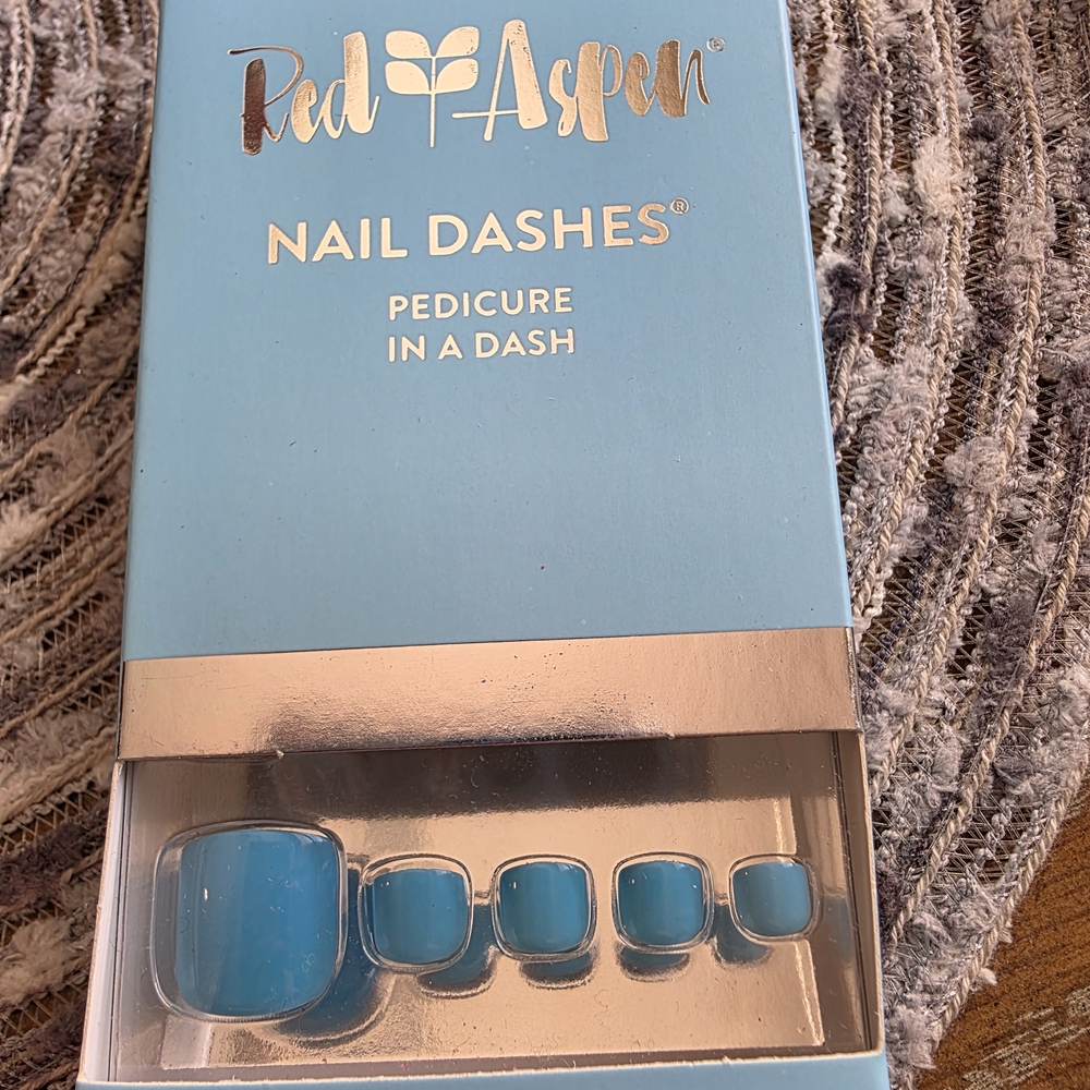 Red Aspen Blue Nail Dashes